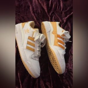 Adidas peach and white Velcro and lace size 8 sneaker